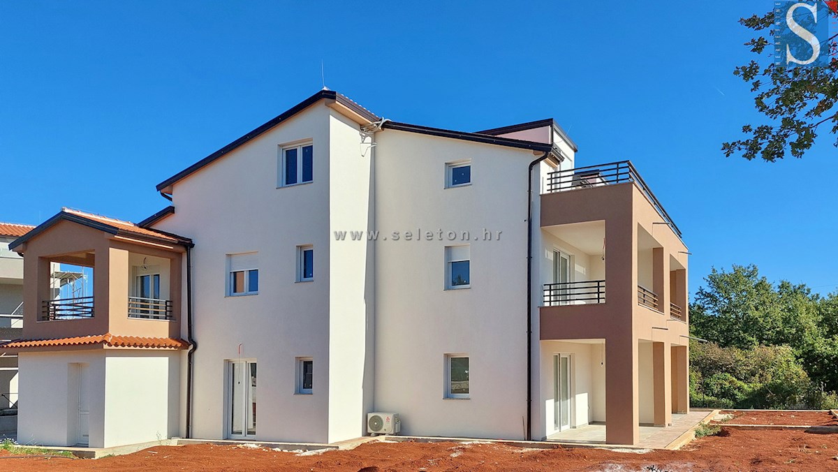 Poreč - okolica, novo stanovanje 66 m2, 2 terasi