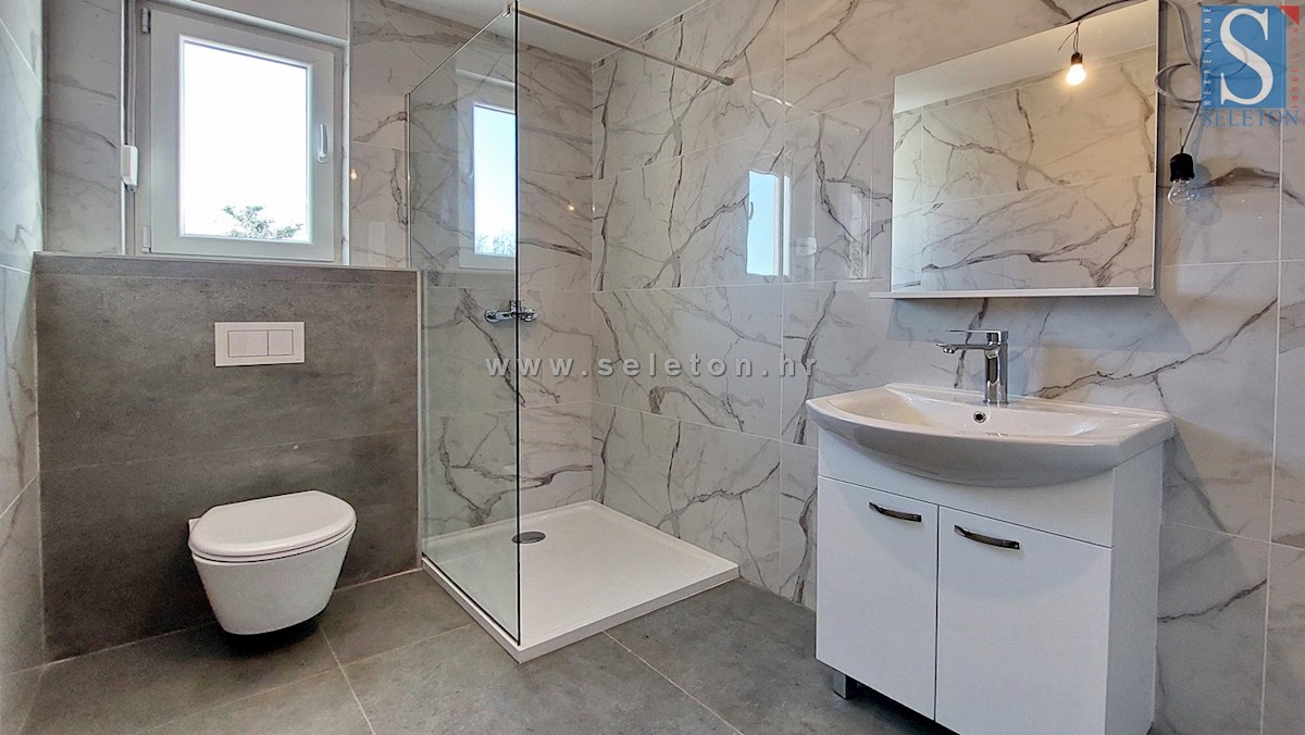 Poreč - okolica, novo stanovanje 66 m2, 2 terasi