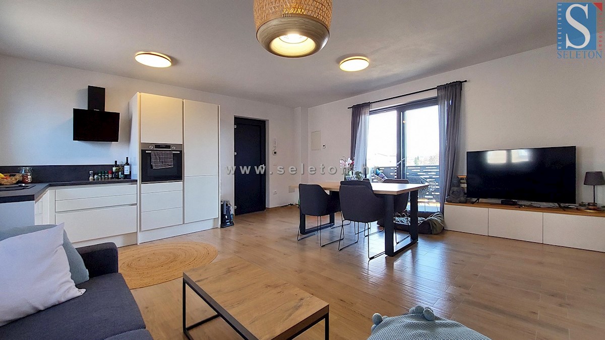 Istra, Poreč, moderno stanovanje 63 m2, 1. nadstropje, talno ogrevanje