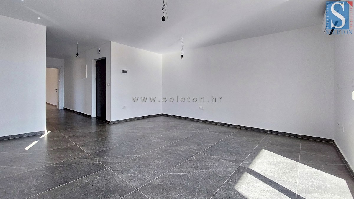 Poreč - okolica, novo stanovanje 66 m2, 2 terasi