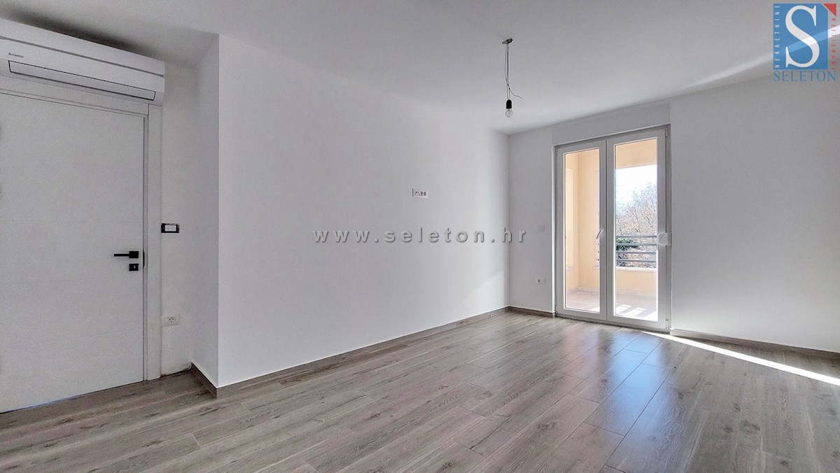 Poreč - okolica, novo stanovanje 66 m2, 2 terasi