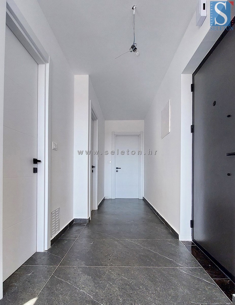 Poreč - okolica, novo stanovanje 66 m2, 2 terasi