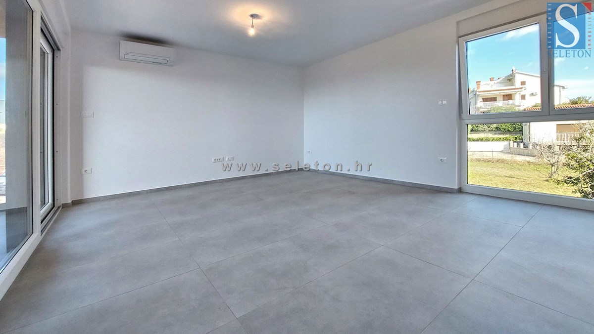 Istra, Poreč, novo stanovanje 67 m2 s pogledom na morje, DVIGALO, 2 parkirni mesti