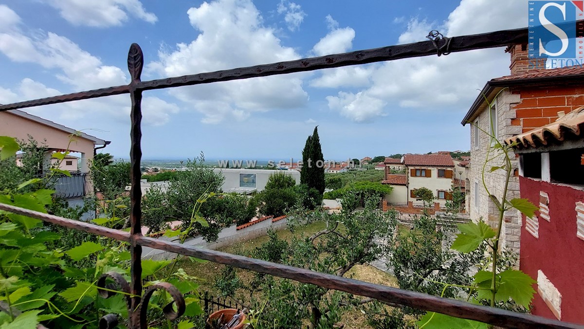 Hiša z bazenom in pogledom na morje v okolici Poreča