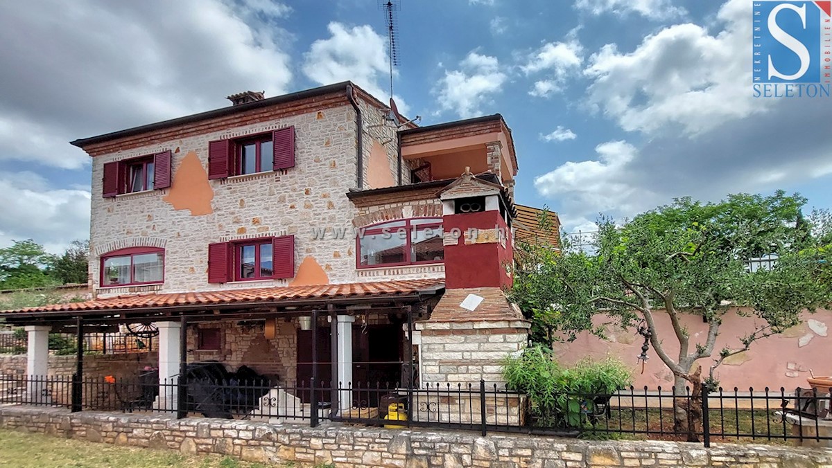 Hiša z bazenom in pogledom na morje v okolici Poreča