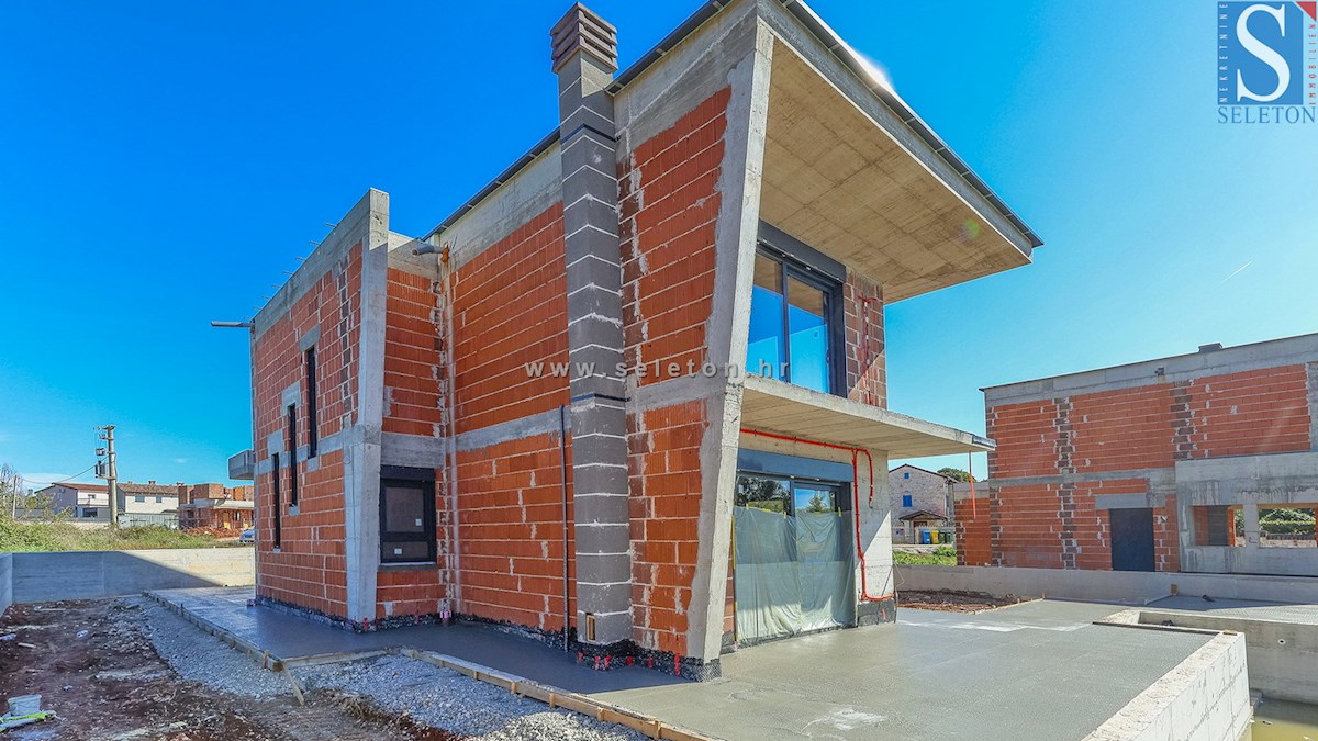 Moderna samostojna hiša 243 m2 z bazenom 36 m2 v okolici Poreča - v gradnji