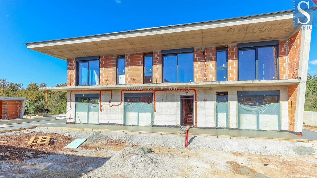 Moderna samostojna hiša 243 m2 z bazenom 36 m2 v okolici Poreča - v gradnji