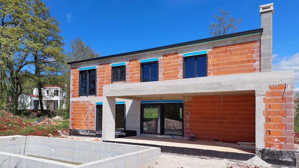 Samostojna hiša 169 m2 z bazenom v gradnji