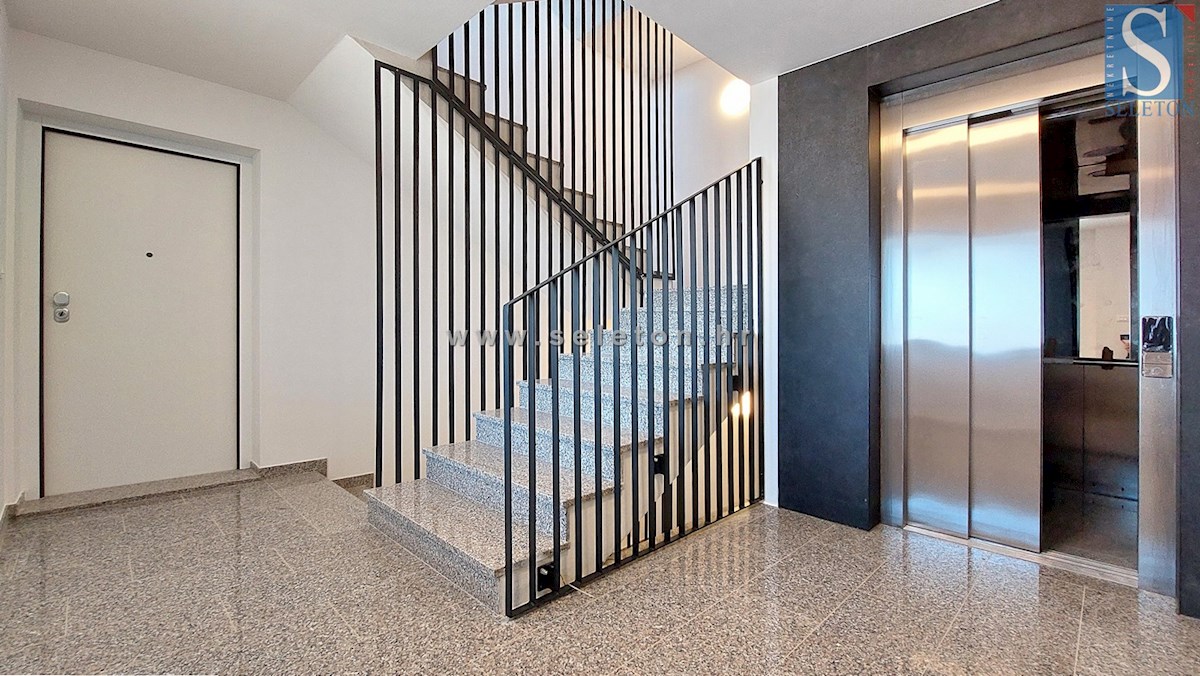 Novo stanovanje 67 m2 s pogledom na morje, DVIGALO, 2 parkirni mesti