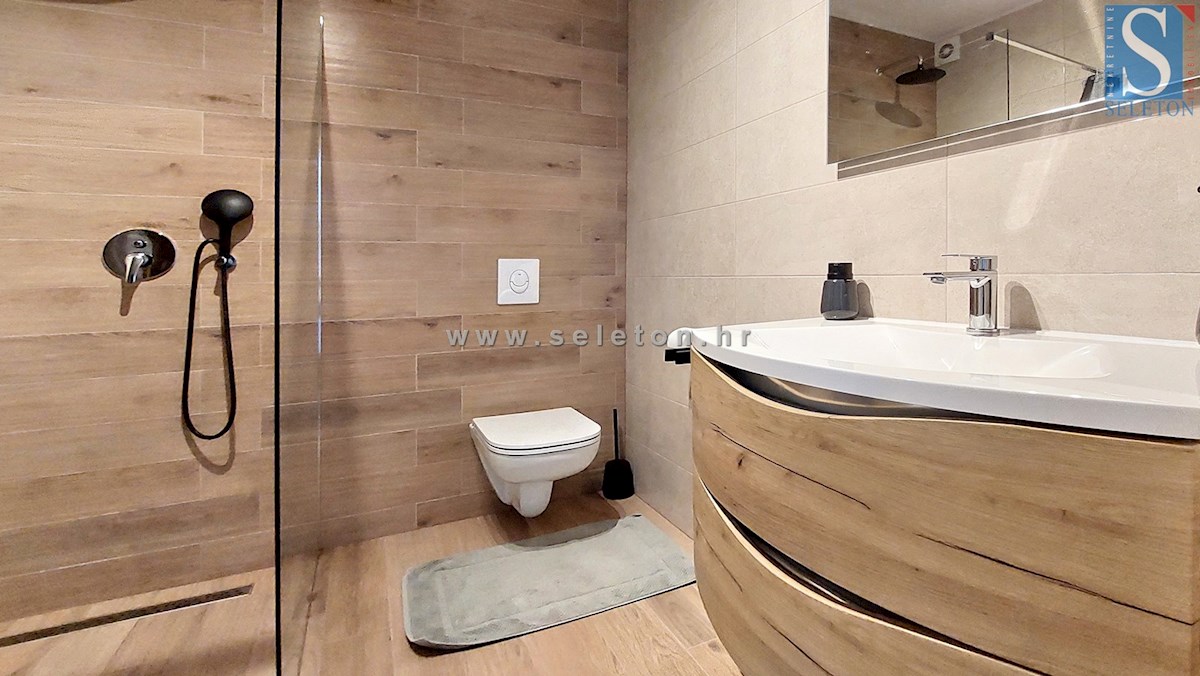 Istra, Poreč, moderno stanovanje 63 m2, 1. nadstropje, talno ogrevanje