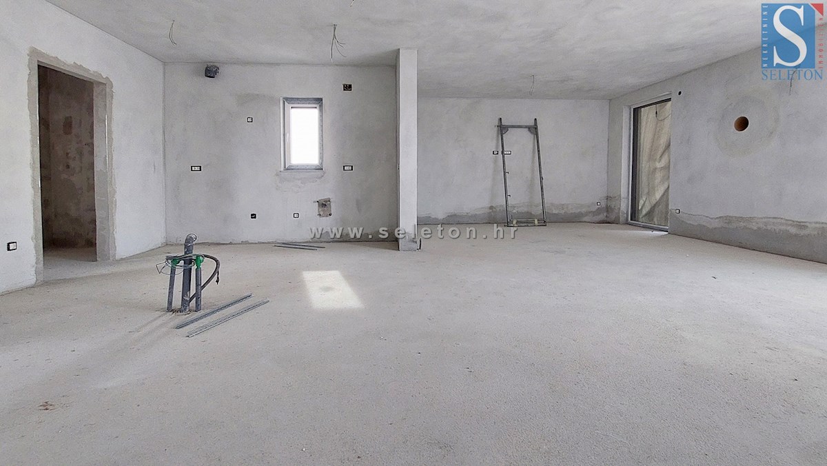 Istra, Poreč, novo stanovanje 161 m2, 2. nadstropje, pogled na morje, cca 800 m od morja (zračne črte)