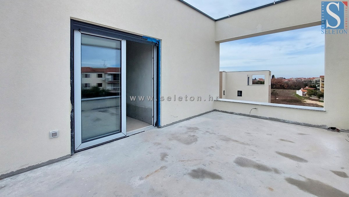 Istra, Poreč, novo stanovanje 161 m2, 2. nadstropje, pogled na morje, cca 800 m od morja (zračne črte)