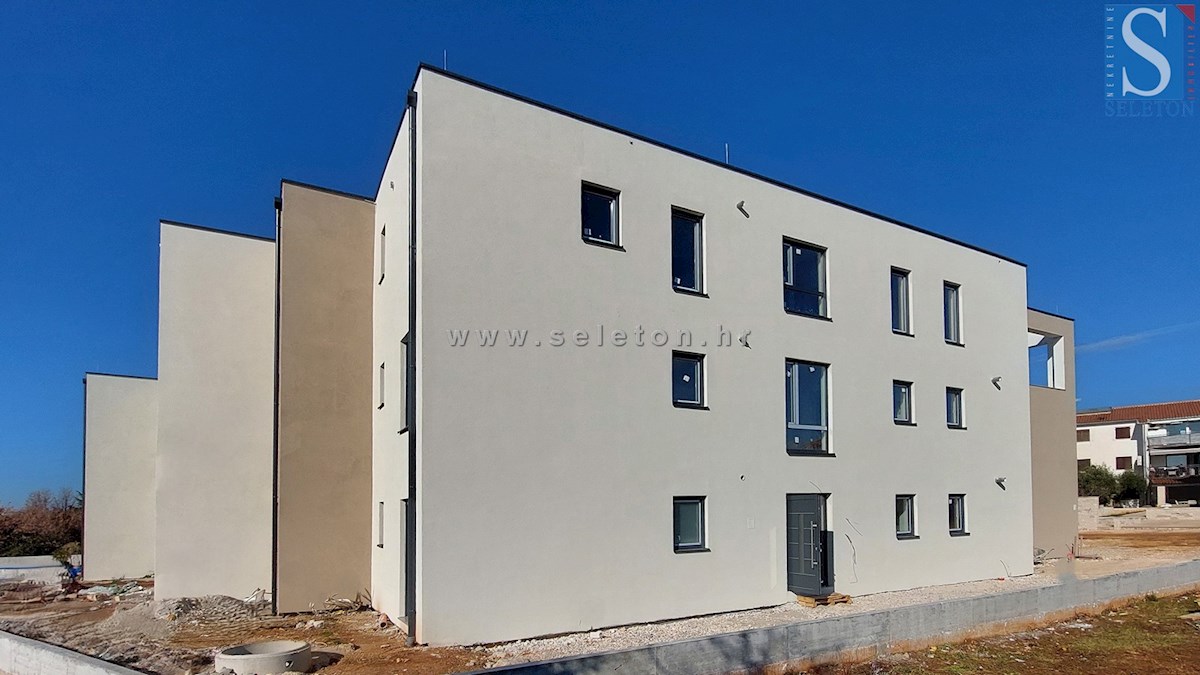 Istra, Poreč, novo stanovanje 161 m2, 2. nadstropje, pogled na morje, cca 800 m od morja (zračne črte)