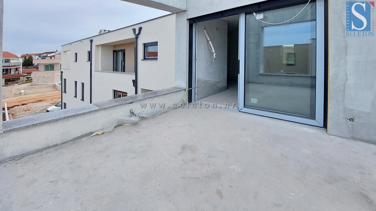 Istra, Poreč, novo stanovanje 161 m2, 2. nadstropje, pogled na morje, cca 800 m od morja (zračne črte)