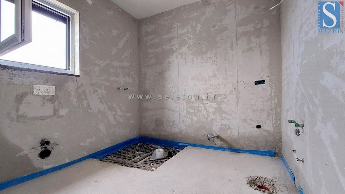 Istra, Poreč, novo stanovanje 161 m2, 2. nadstropje, pogled na morje, cca 800 m od morja (zračne črte)