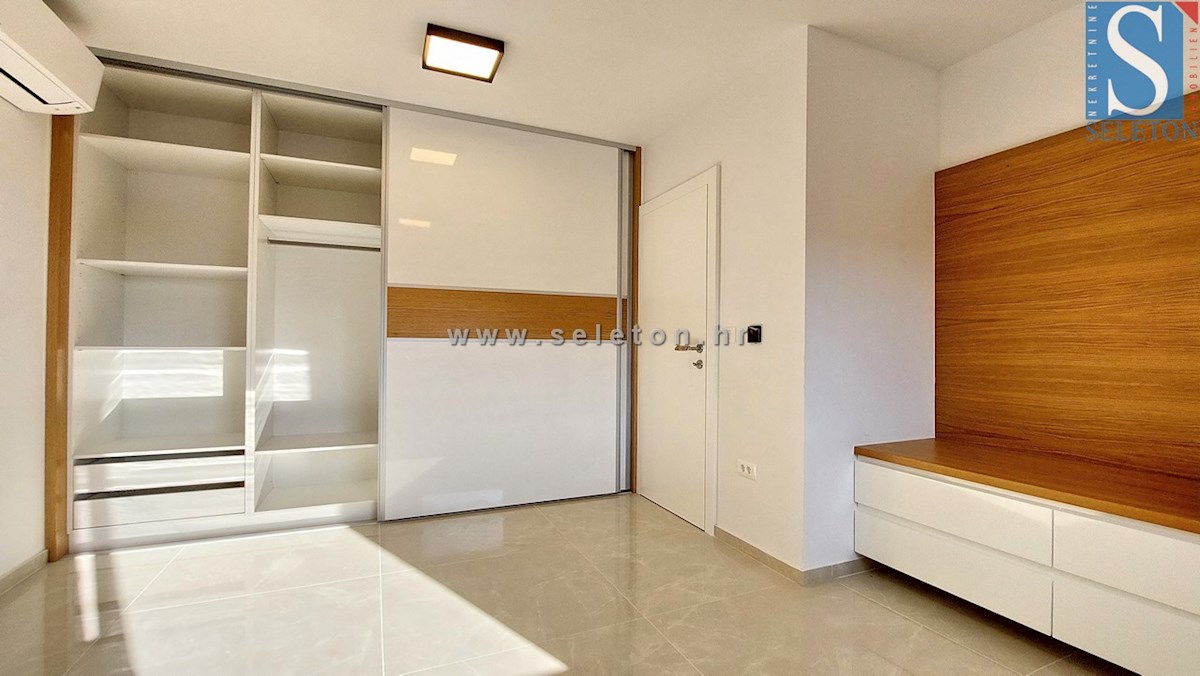 Novo stanovanje v Poreču 80 m2, delno opremljeno, talno gretje
