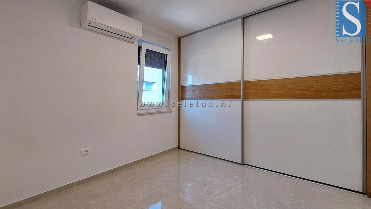 Novo stanovanje v Poreču 80 m2, delno opremljeno, talno gretje