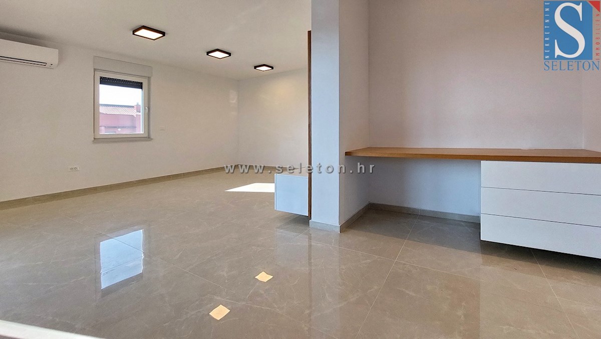 Novo stanovanje v Poreču 80 m2, delno opremljeno, talno gretje