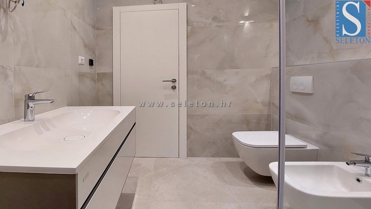 Novo stanovanje v Poreču 80 m2, delno opremljeno, talno gretje