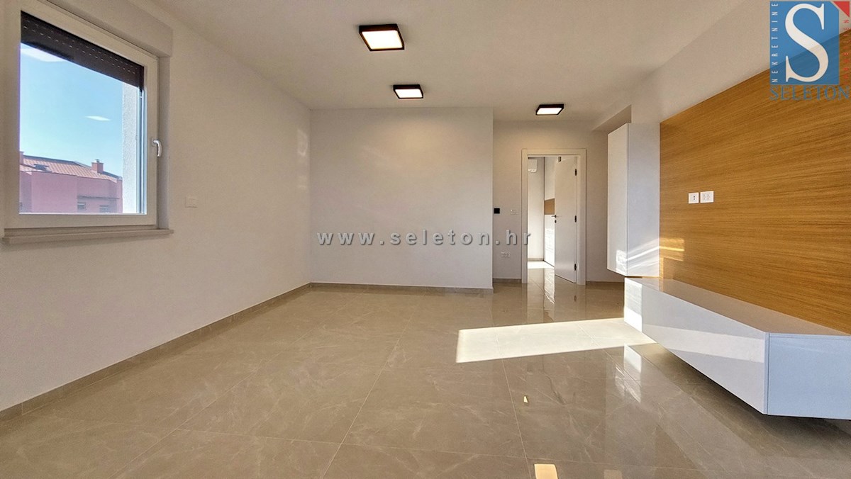 Novo stanovanje v Poreču 80 m2, delno opremljeno, talno gretje
