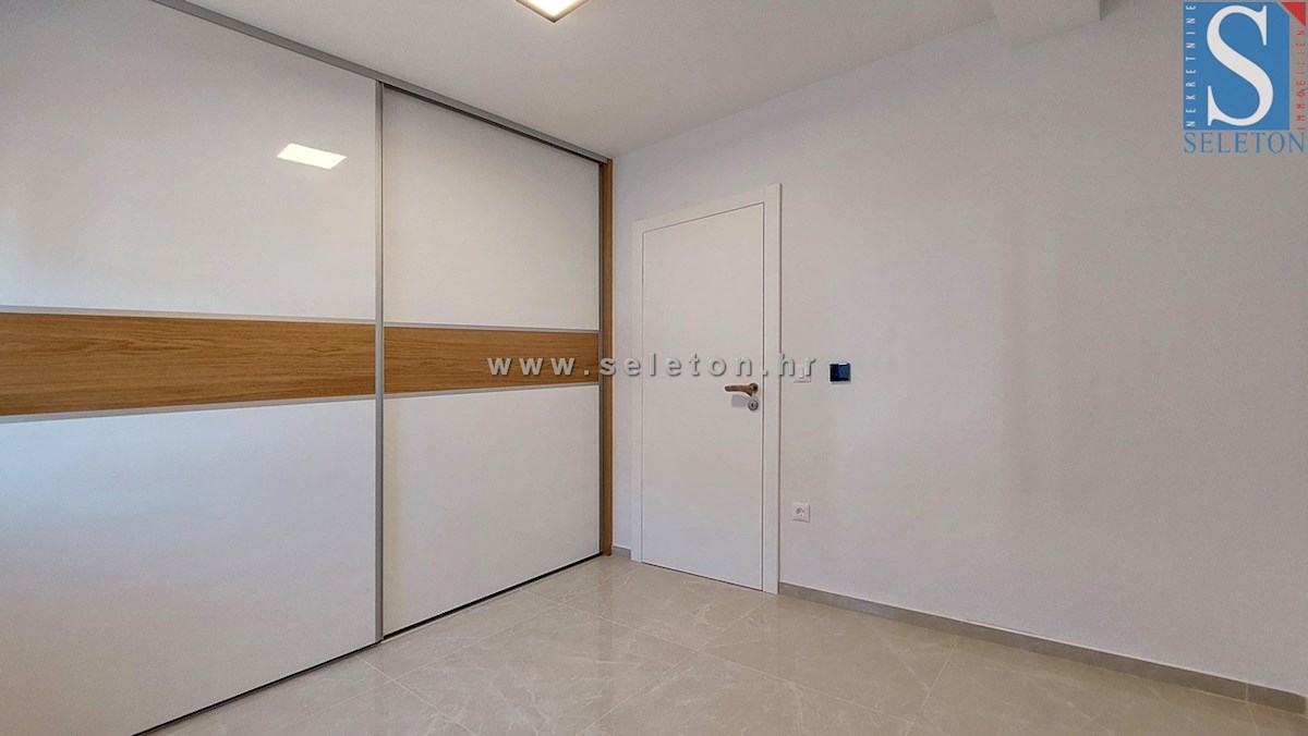 Novo stanovanje v Poreču 80 m2, delno opremljeno, talno gretje