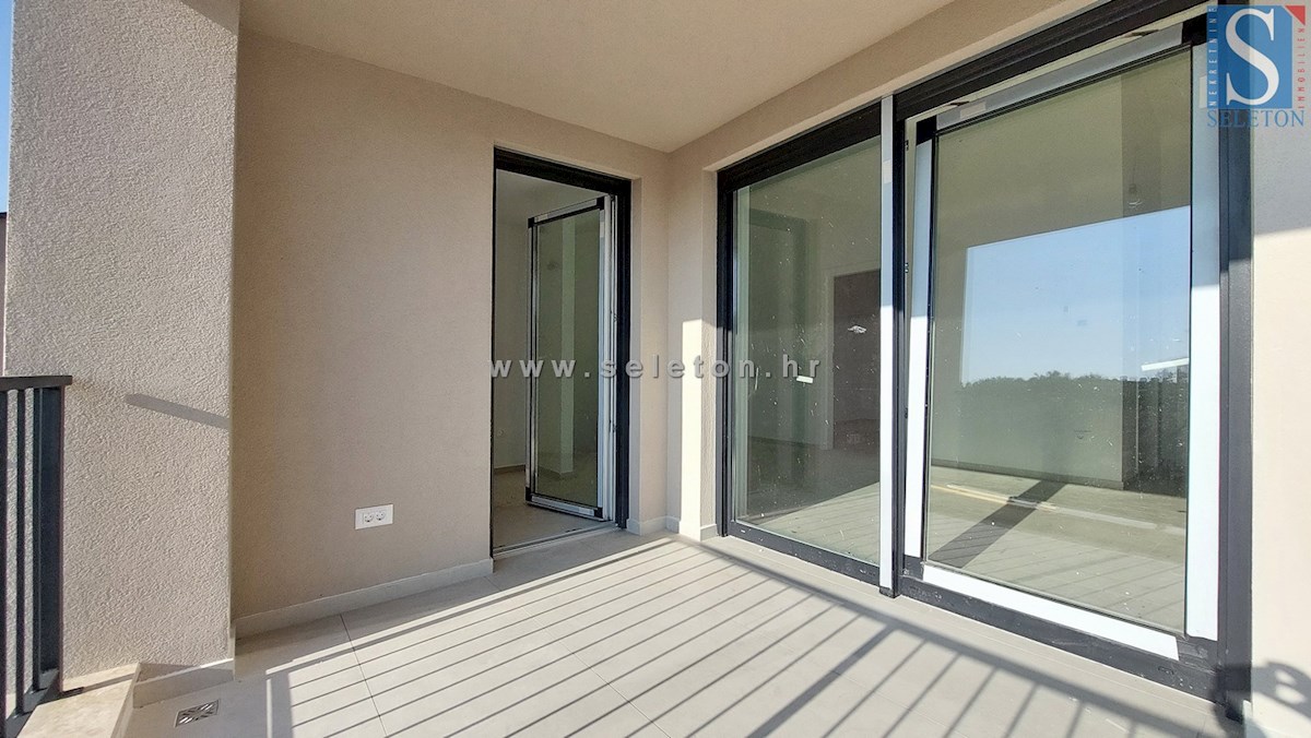 Poreč - okolica, novo stanovanje od 68 m2, 3 spalnice, 2 parkirni mesti