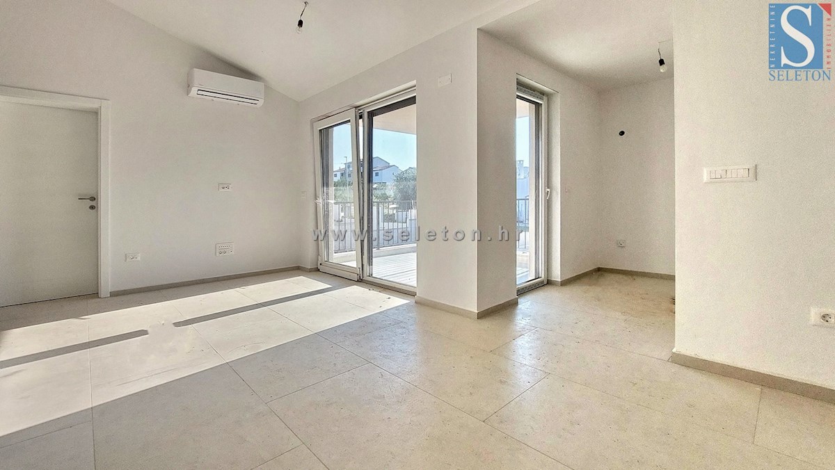 Poreč - okolica, novo stanovanje od 68 m2, 3 spalnice, 2 parkirni mesti