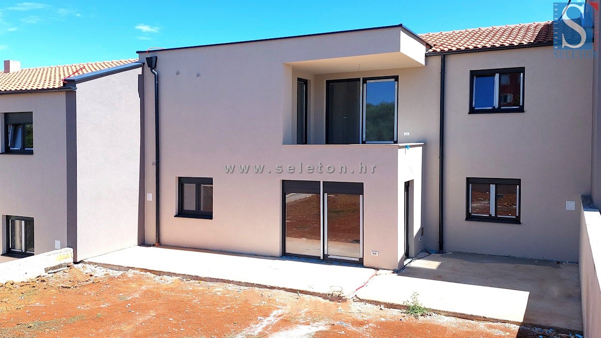 Poreč - okolica, novo stanovanje od 68 m2, 3 spalnice, 2 parkirni mesti