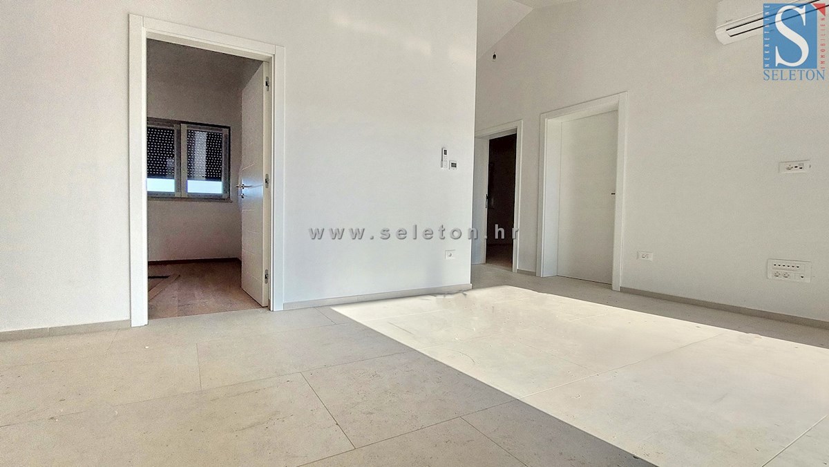 Poreč - okolica, novo stanovanje od 68 m2, 3 spalnice, 2 parkirni mesti