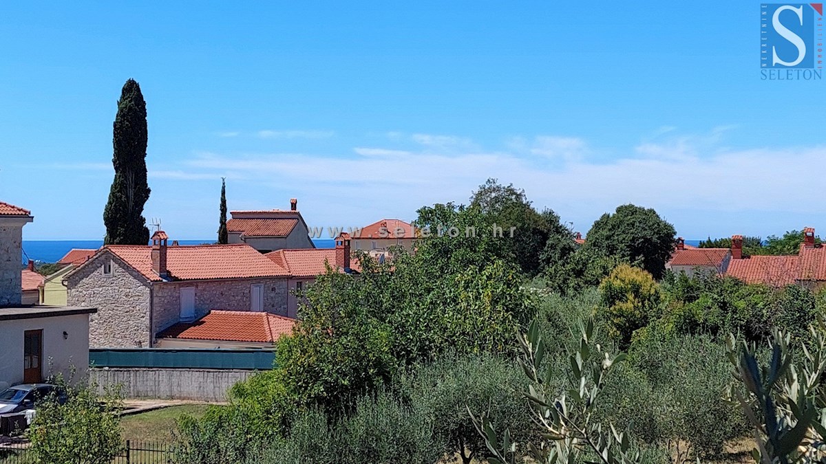 Poreč, novo stanovanje velikosti 67 m2 z vrtom velikosti 180 m2, 2 parkirnima mestoma, kletjo