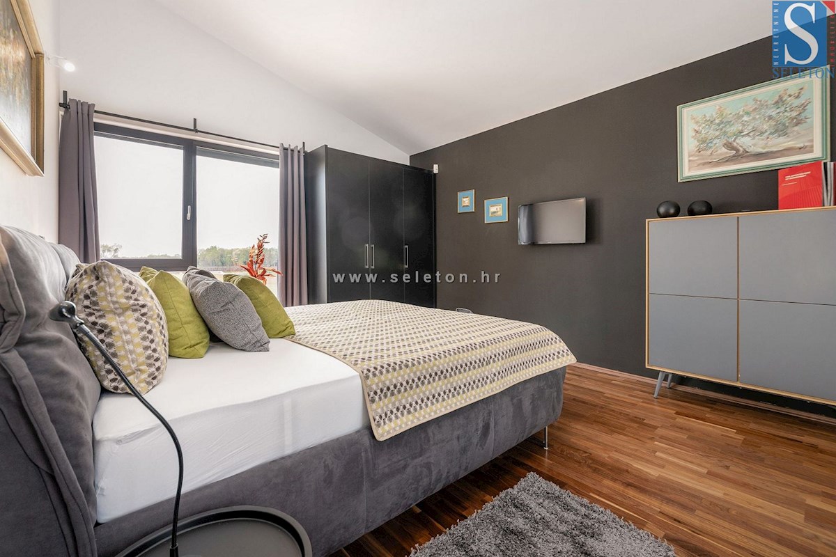 Istra, Poreč - okolica, moderna vila 437 m2 z bazenom in velikim vrtom