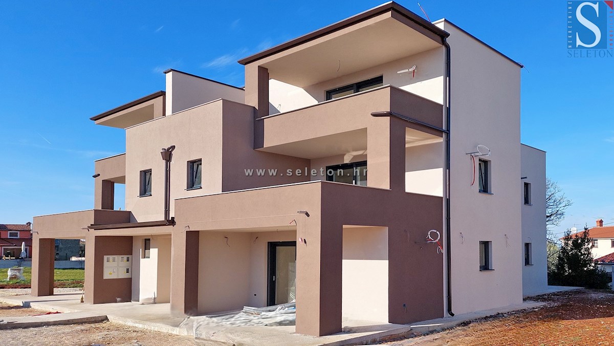Dvoetažno stanovanje 122 m2 v okolici Poreča z veliko teraso in pogledom na morje