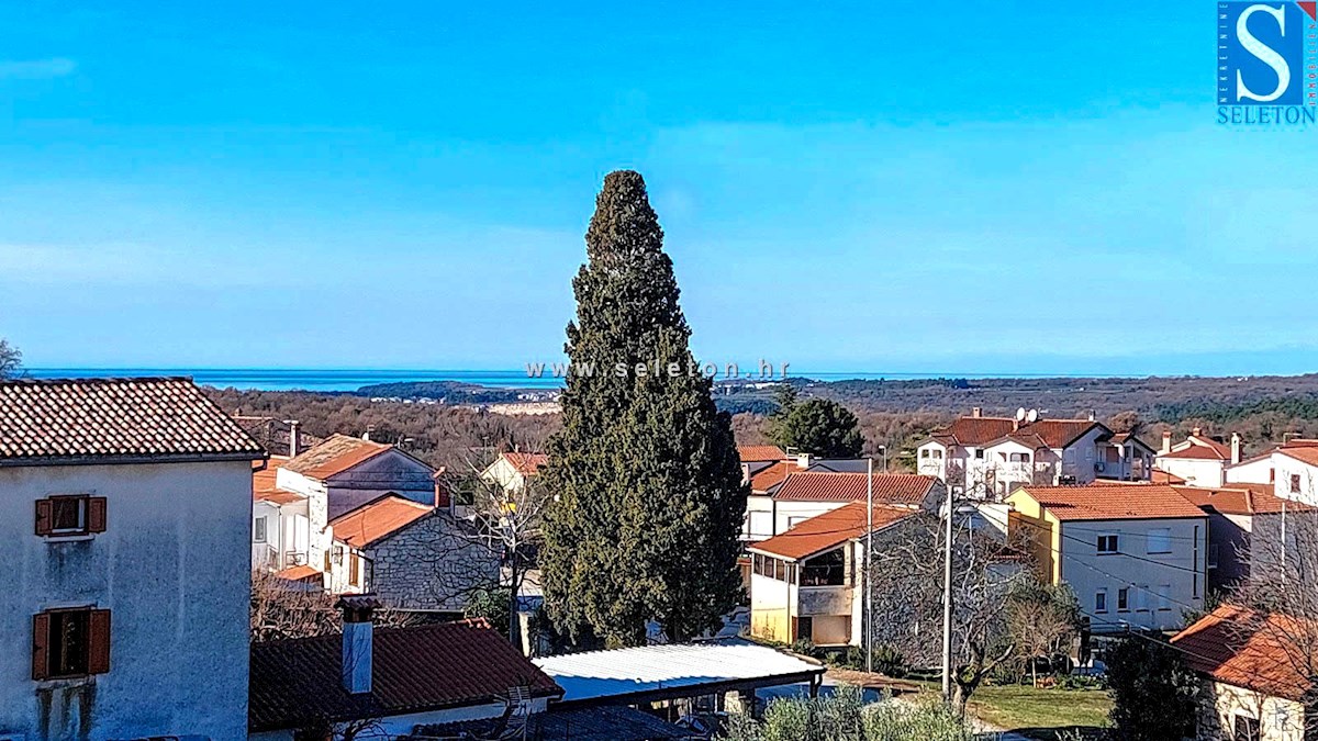 Dvoetažno stanovanje 122 m2 v okolici Poreča z veliko teraso in pogledom na morje