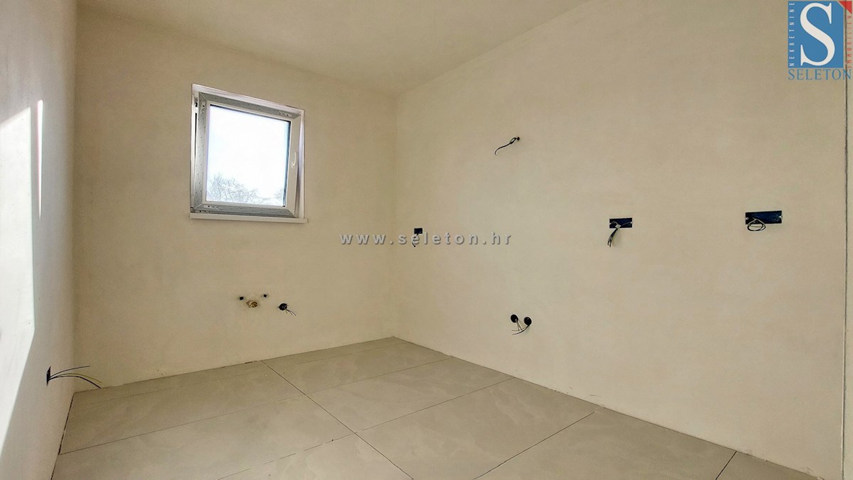 Dvoetažno stanovanje 122 m2 v okolici Poreča z veliko teraso in pogledom na morje