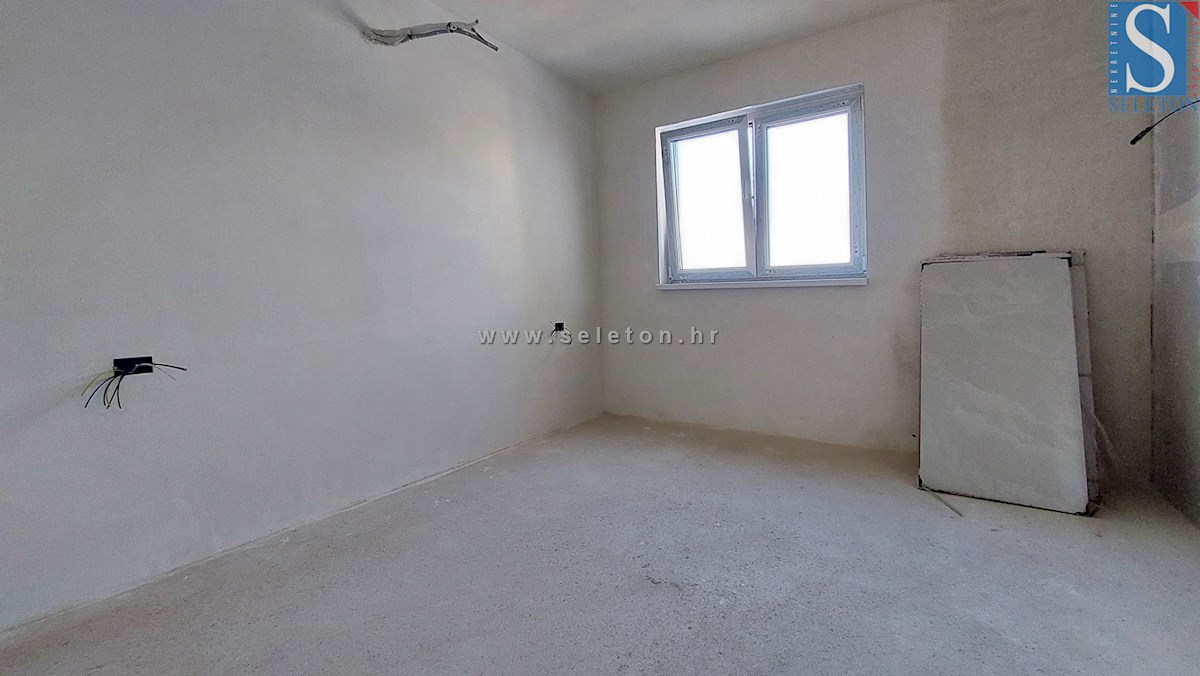 Dvoetažno stanovanje 122 m2 v okolici Poreča z veliko teraso in pogledom na morje
