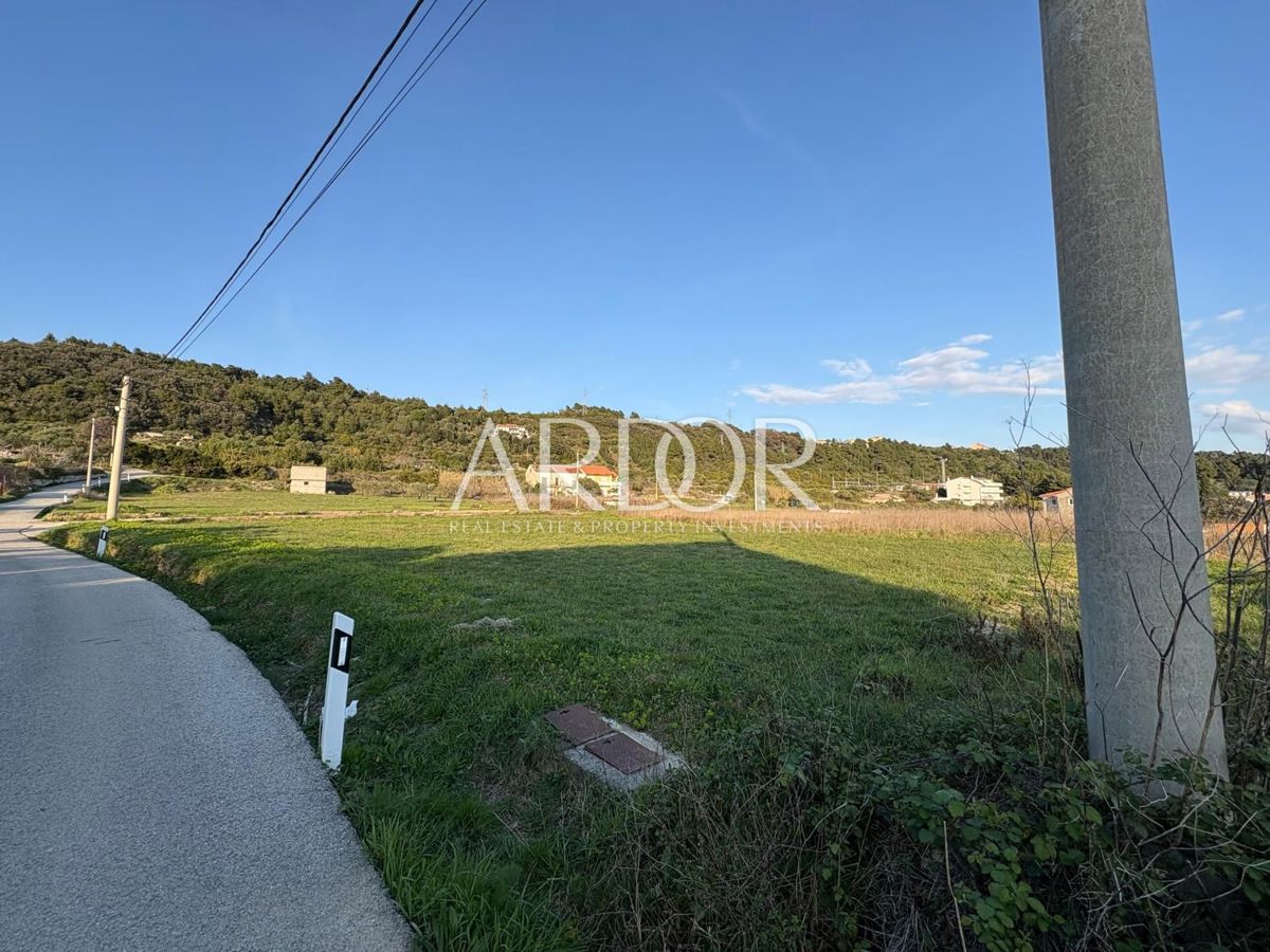 Zemljišče Palit, Rab, 976m2