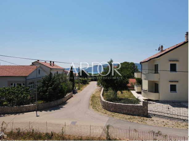Zemljišče Pinezići, Krk, 1.000m2