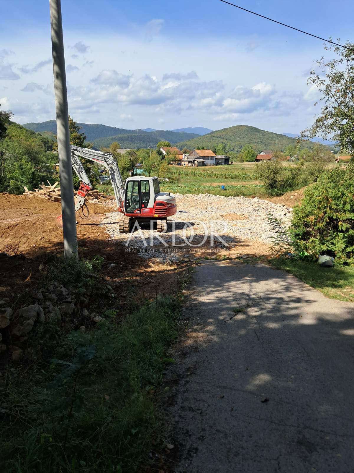 Zemljišče Otočac, 6.000m2