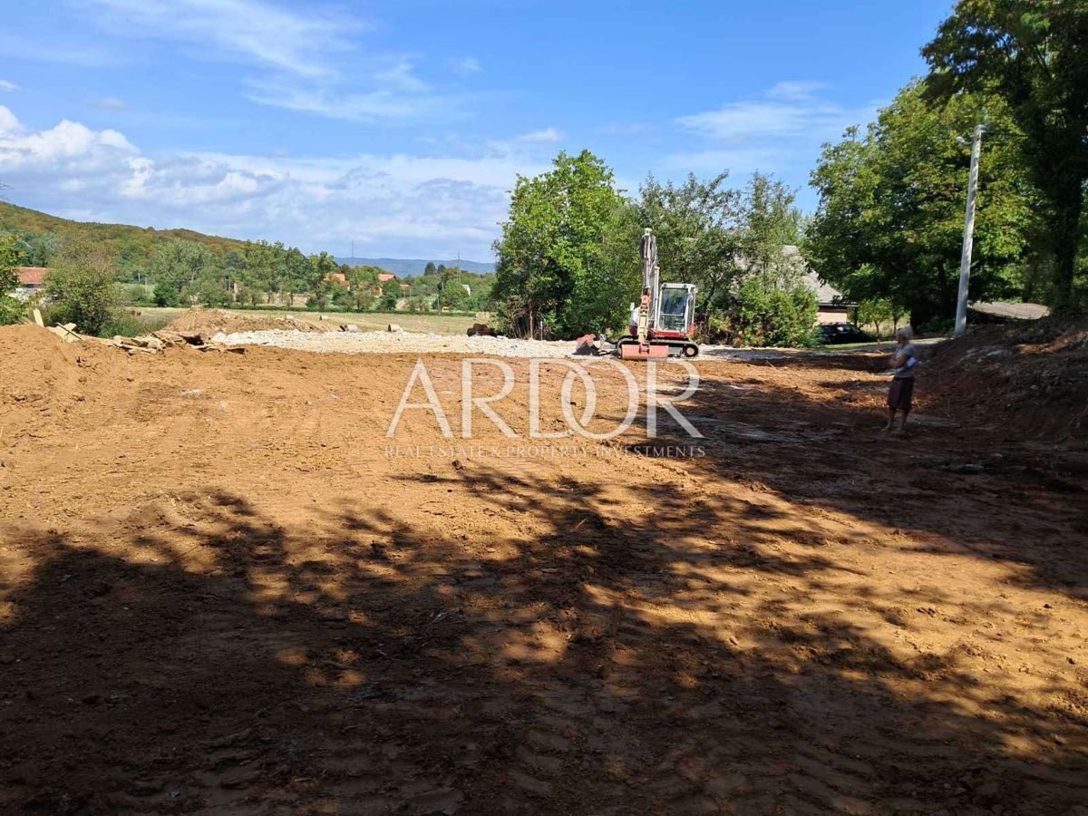 Zemljišče Otočac, 6.000m2