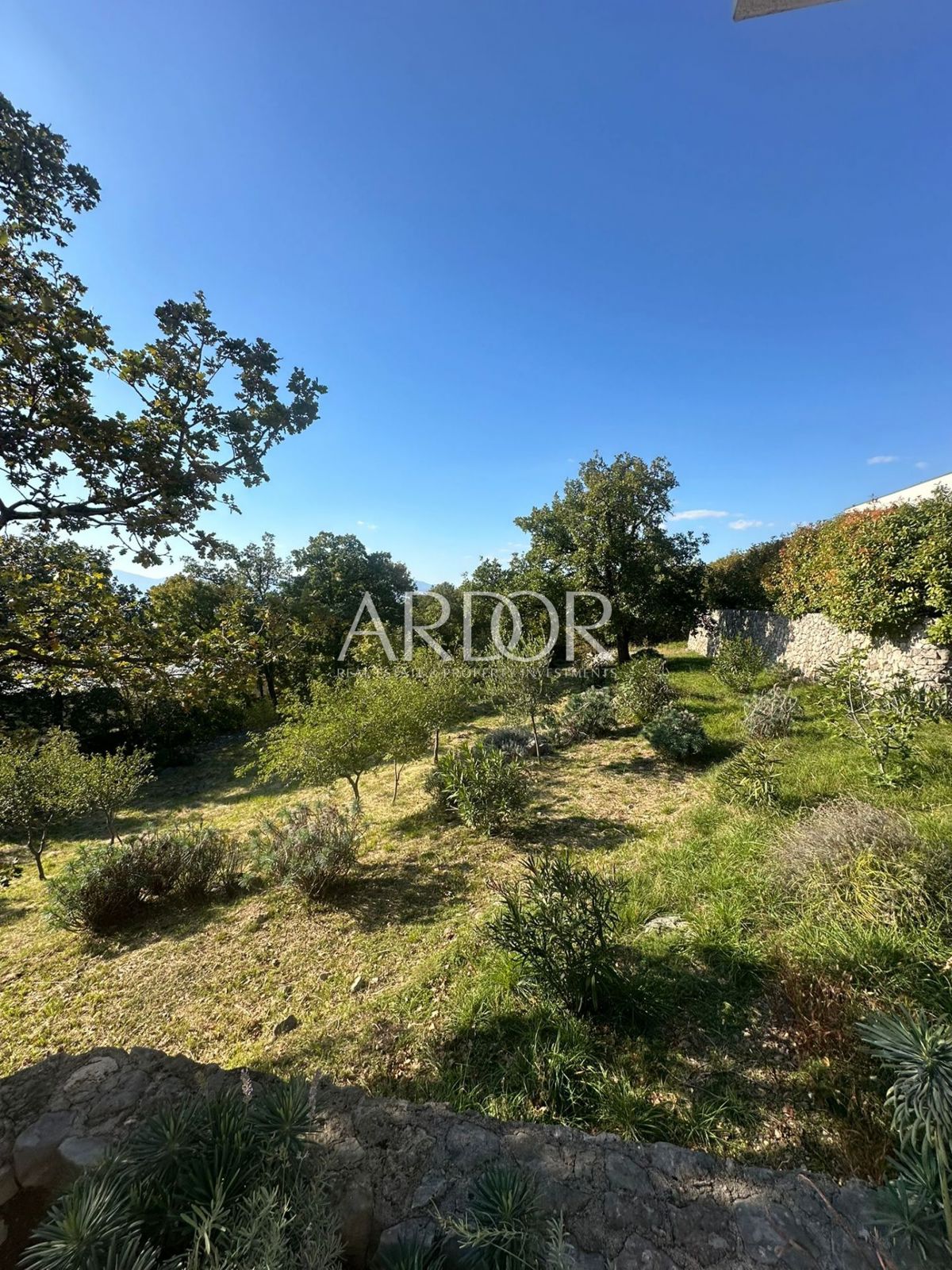 Zemljišče Kostrena, 895m2