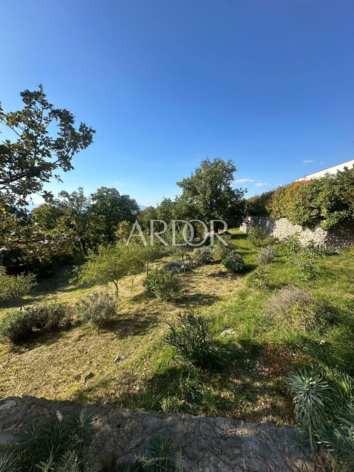 Zemljišče Kostrena, 895m2