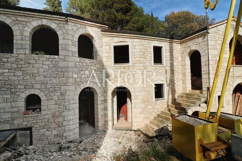 Hiša Rovinj, 650m2