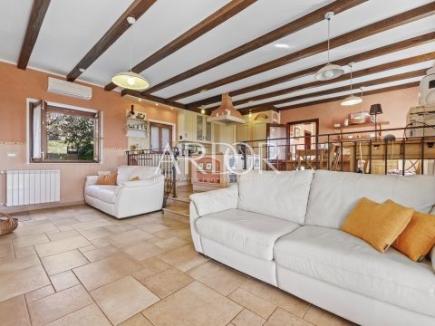 Hiša Brtonigla, 202m2