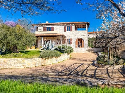 Hiša Brtonigla, 202m2