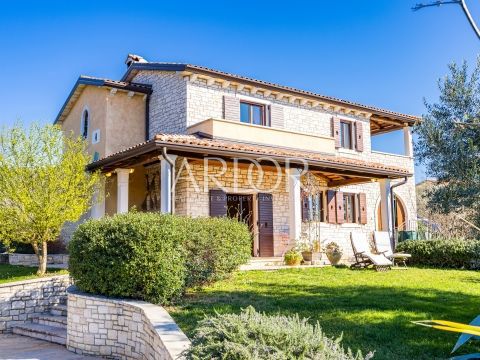 Hiša Brtonigla, 202m2