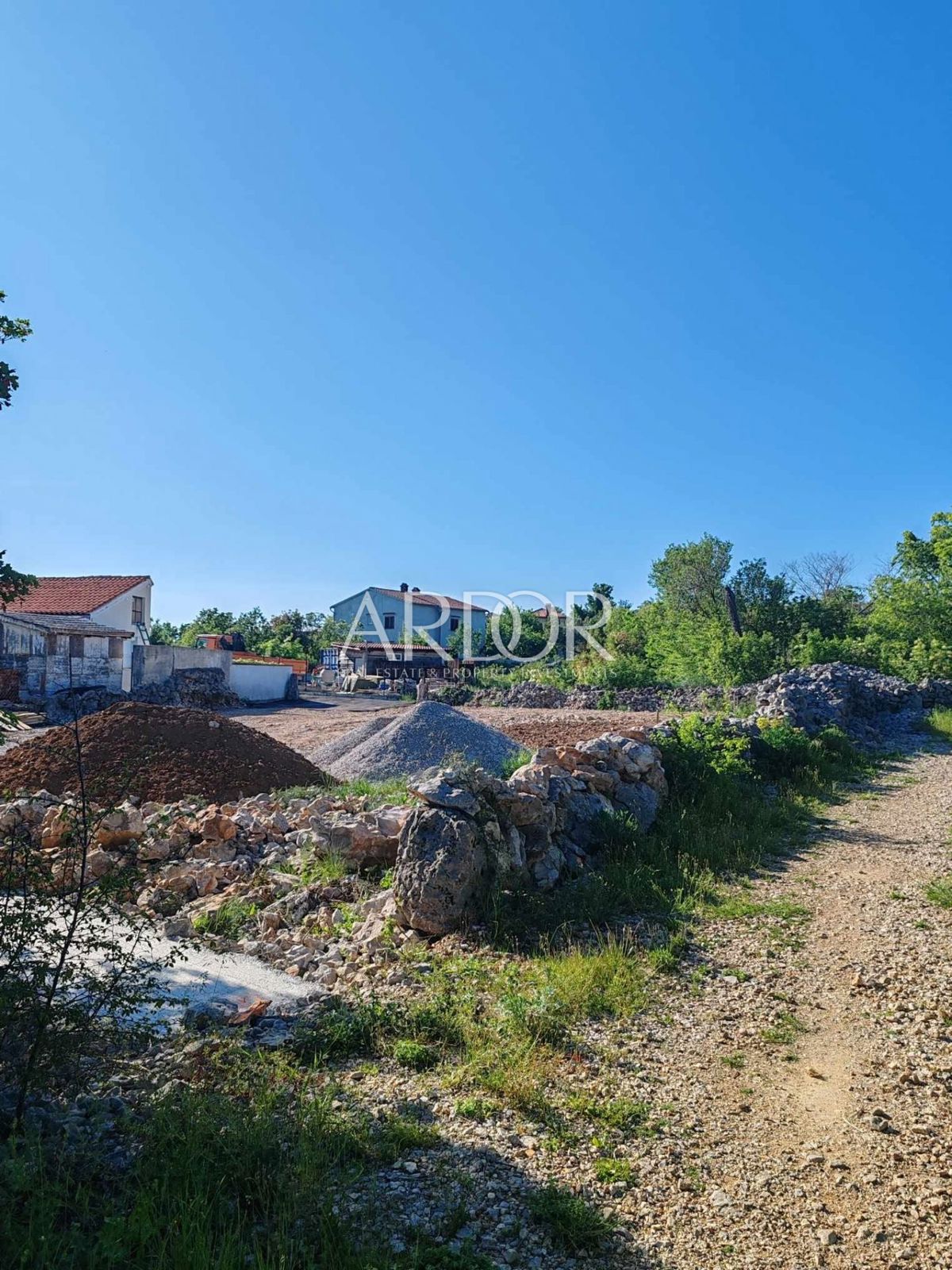 Zemljišče Omišalj, 780m2