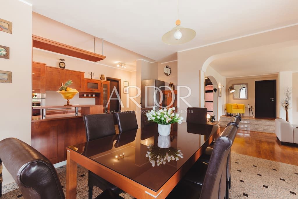 Vila Centar, Pula, 350m2