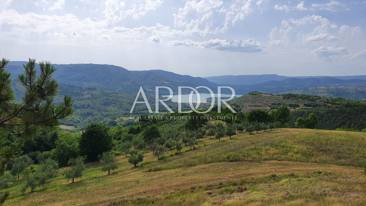 Zemljišče Grimalda, Cerovlje, 1.400m2