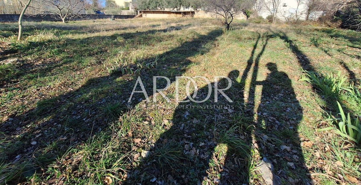 Zemljišče Omišalj, 800m2