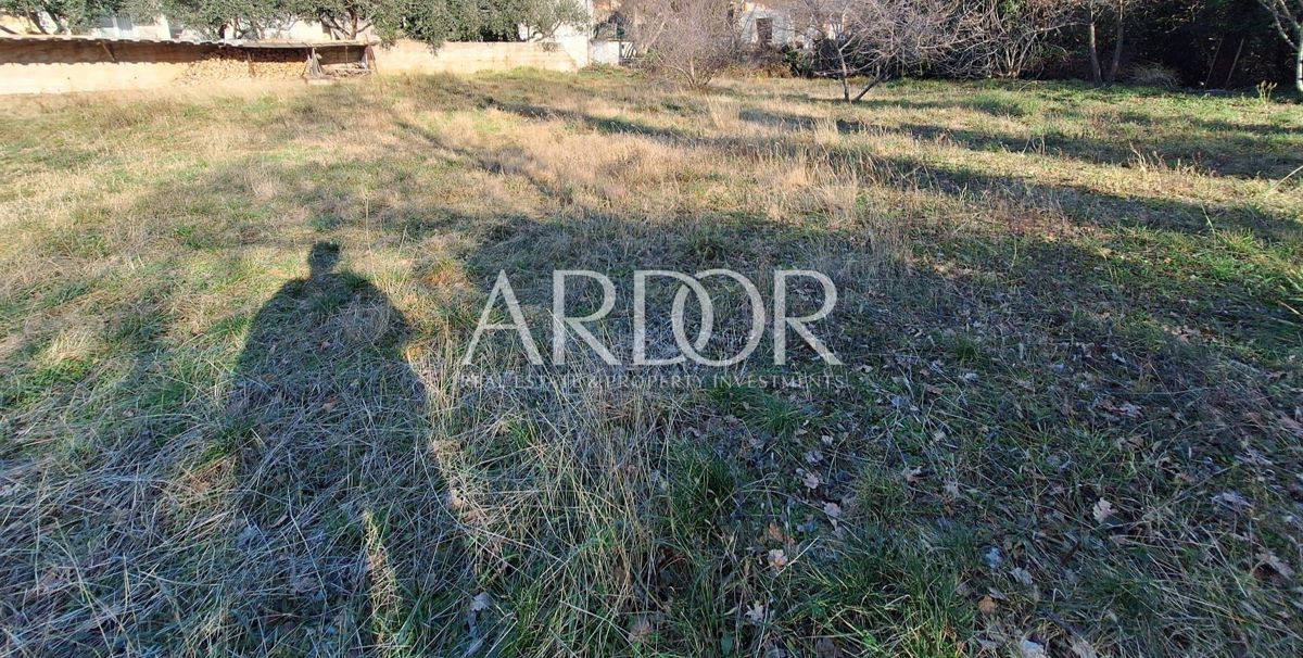 Zemljišče Omišalj, 800m2